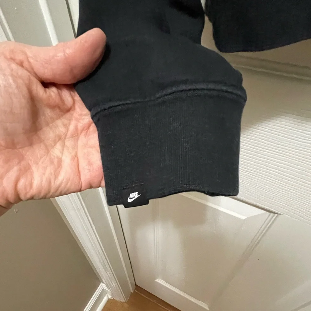 Nike Black Rally Clash cropped Hoodie with Metallic Logo - Picture 4 of 5